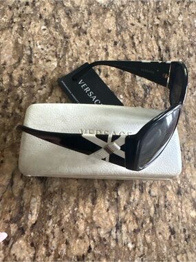 Versace Vintage Oversized Sunglasses MOD 4171 GB1/87 Black & White Ribbon W/Case